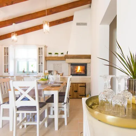 Gagliana Zizanj Villa *