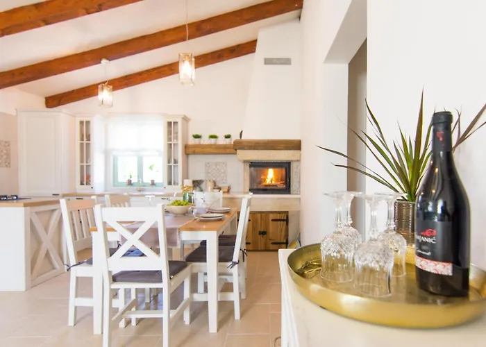 Gagliana Zizanj Villa *